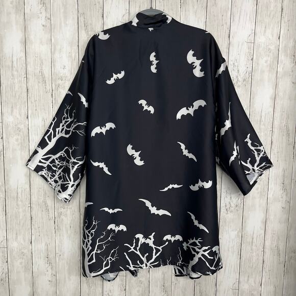 Spooky Bat Halloween Black White Short Sleeve Open Style Robe Large - Picture 2 of 6